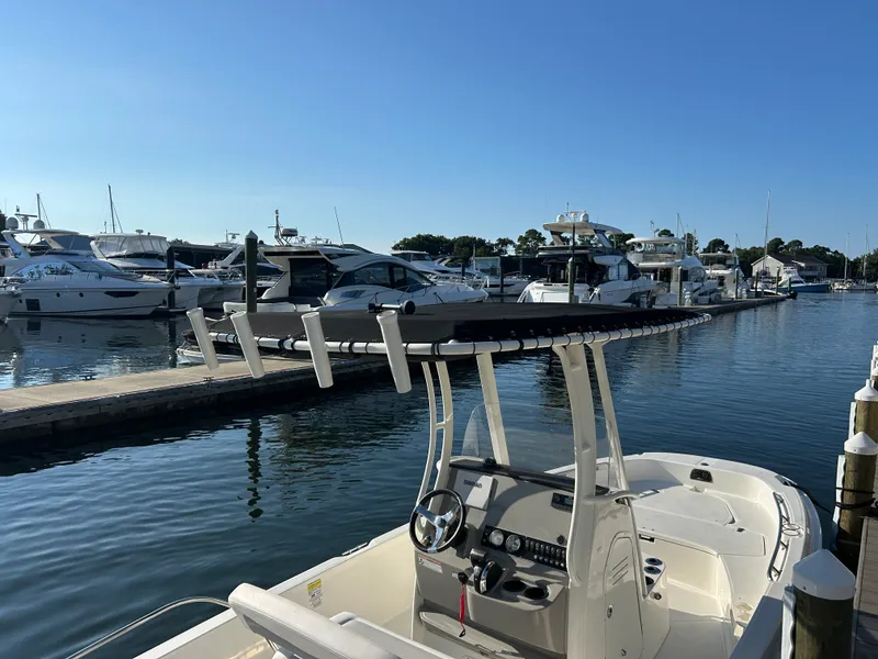 Slide: The Image of Boston Whaler 210 DAUNTLESS 2016 - 6