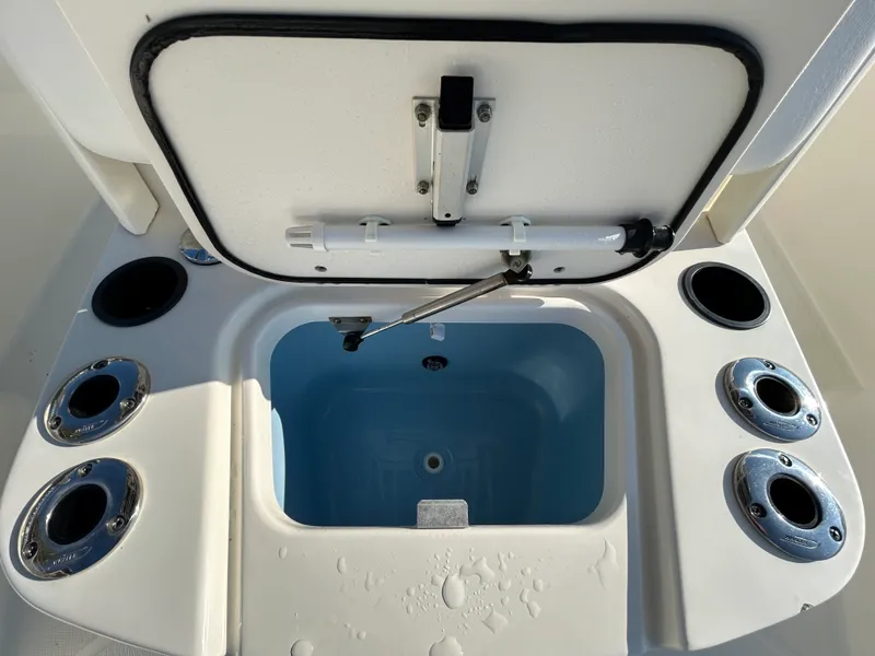 Slide: The Image of Boston Whaler 210 DAUNTLESS 2016 - 8