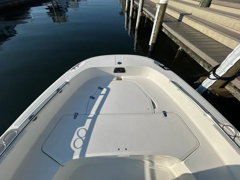 Slide: The Image of Boston Whaler 210 DAUNTLESS 2016 - 9