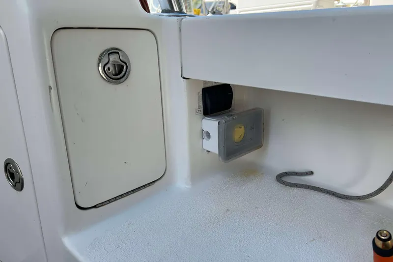 Slide: The Image of Control panel of a 2007 Henriques 42 Express boat, featuring a metallic lever. - 9