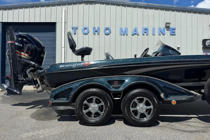 Slide: The Image of 2014 Ranger 520C boat with Yamaha engine at Toho Marine dealership. - 16