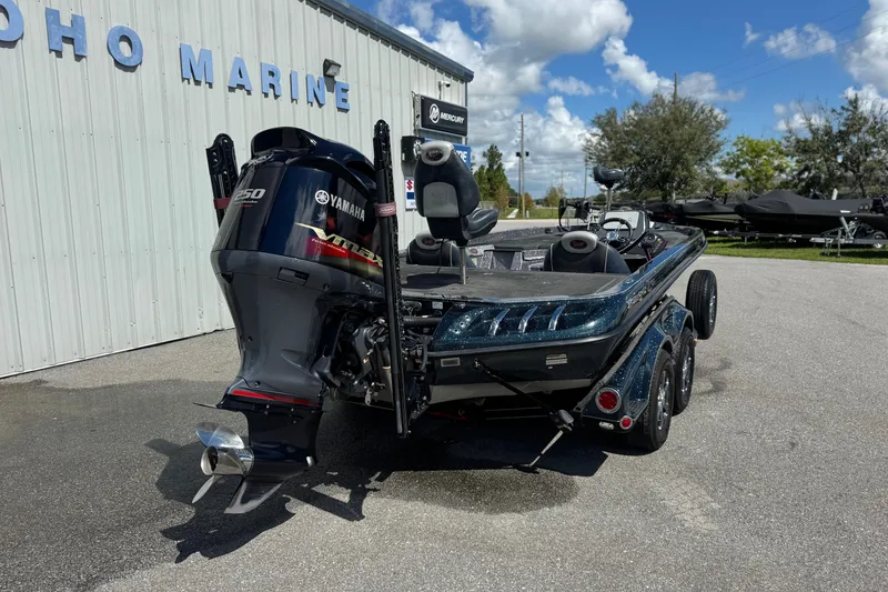 Slide: The Image of 2014 Ranger 520C boat with Yamaha motor at a marine dealership. - 18