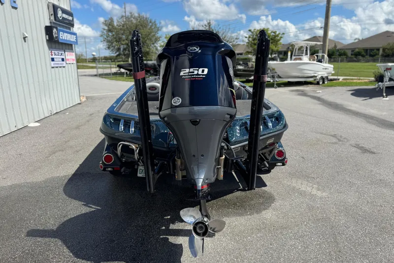 Slide: The Image of 2014 Ranger 520C boat with a 250 horsepower outboard motor, parked outdoors. - 20