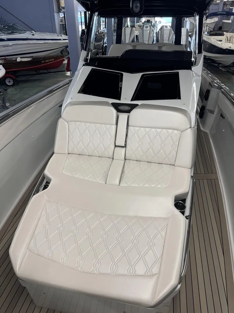 Slide: The Image of Nor-Tech 400 Super Sport 2026 - 12