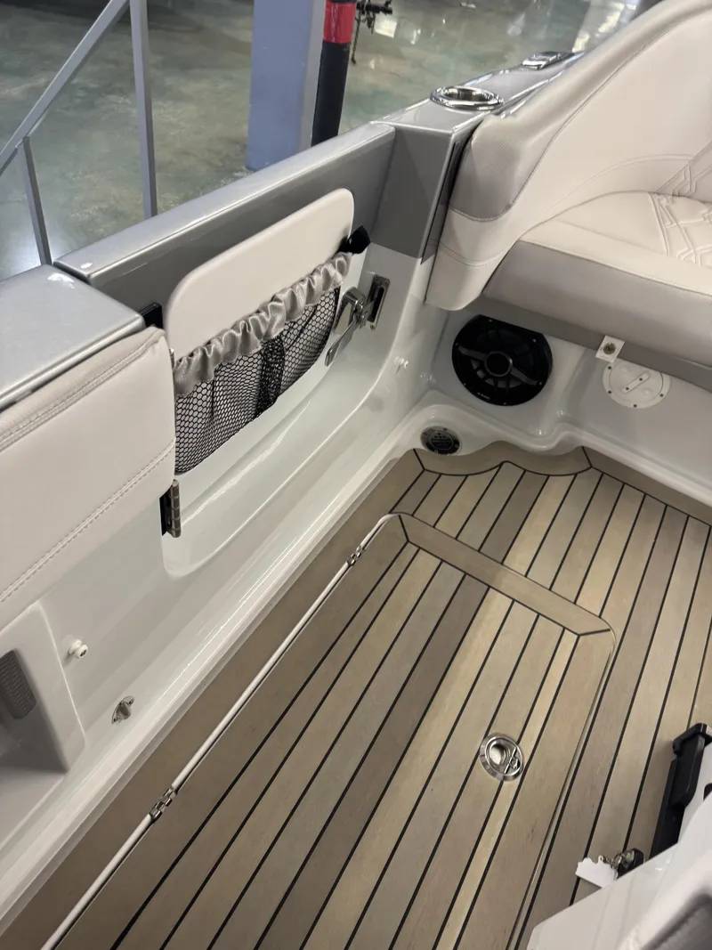 Slide: The Image of Nor-Tech 400 Super Sport 2026 - 19