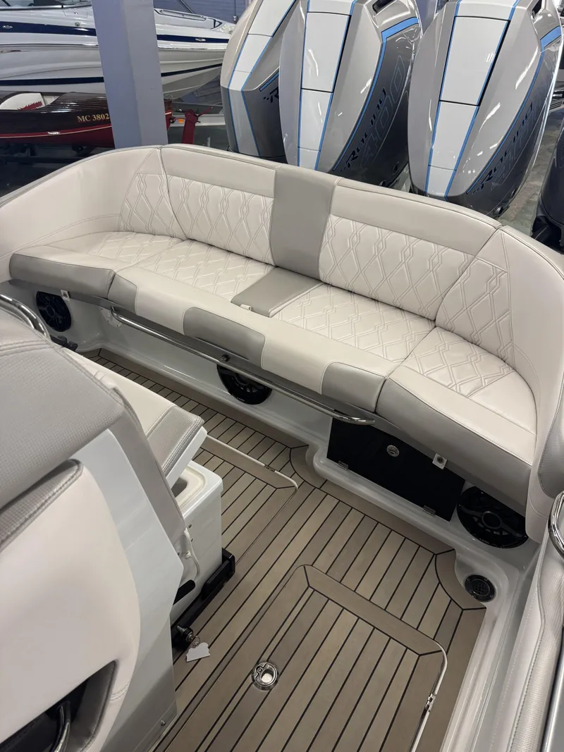 Slide: The Image of Nor-Tech 400 Super Sport 2026 - 22