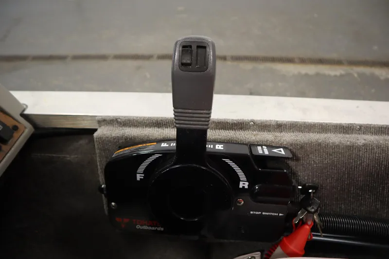 Slide: The Image of 1997 Tracker 18 Pro Team SC boat throttle control lever. - 30