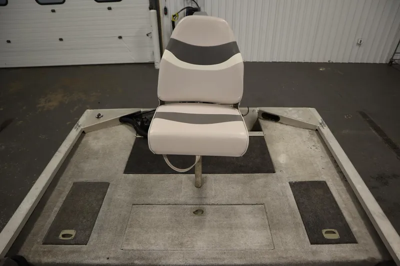 Slide: The Image of 1997 Tracker 18 Pro Team SC boat interior with a single seat and carpeted deck. - 35