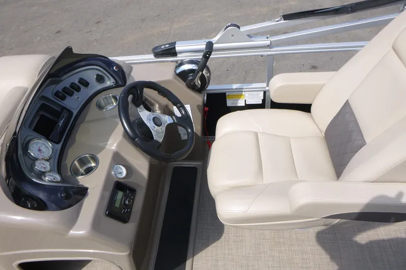 Slide: The Image of 2022 Sun Tracker Fishin' Barge 20 DLX helm with beige captain's chair and control panel. - 7