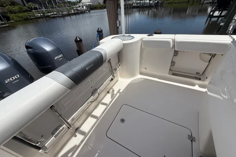 Slide: The Image of 2020 Robalo R272 Center Console boat interior with twin Yamaha 200 engines. - 30