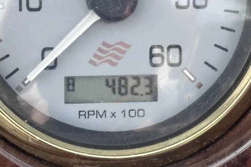 Slide: The Image of Tachometer reading 482.3 RPM on 2004 Four Winns 298 Vista boat. - 19
