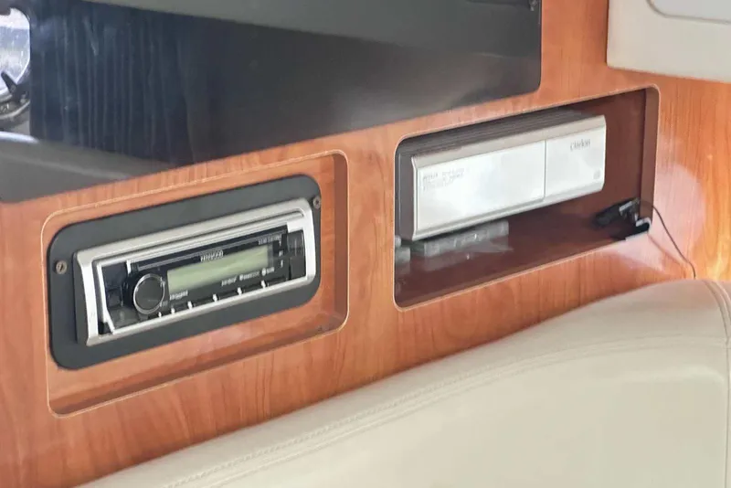 Slide: The Image of 2004 Four Winns 298 Vista interior with stereo and CD player in wooden panel. - 23