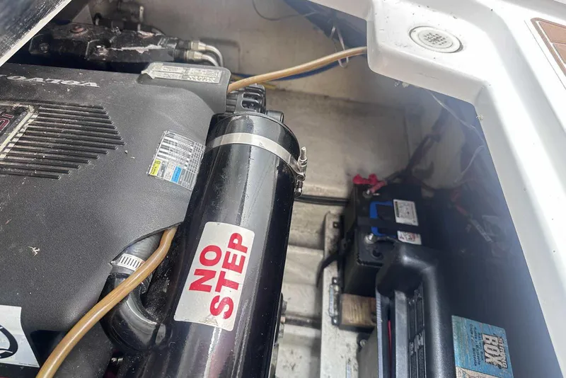 Slide: The Image of Engine compartment of 2004 Four Winns 298 Vista boat with "No Step" label. - 42