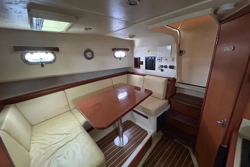 Slide: The Image of Nautical-themed clock with Roman numerals on a Mainship Pilot 34, 2008 model. - 37