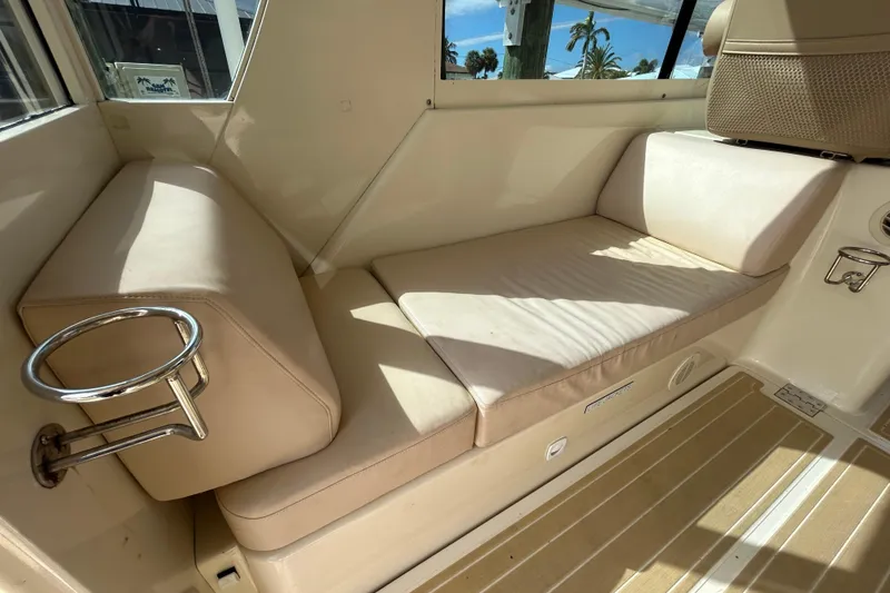 Slide: The Image of Captain's chair on 2008 Mainship Pilot 34 boat, with water view. - 68