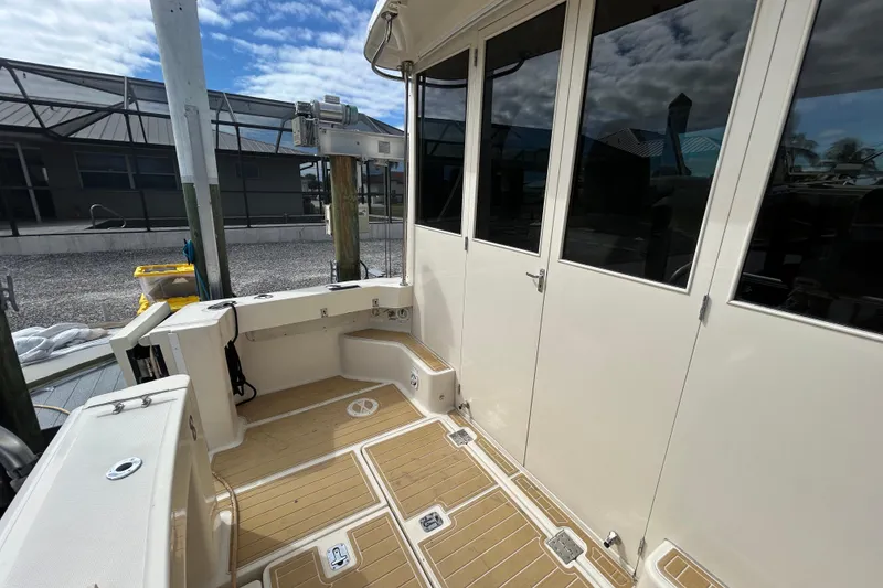 Slide: The Image of 2008 Mainship Pilot 34 interior with EPIRB and speaker, dockside view. - 86