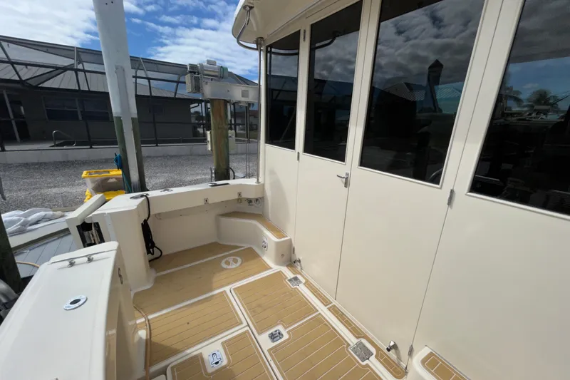 Slide: The Image of 2008 Mainship Pilot 34 boat deck with clean, spacious layout and modern design. - 9