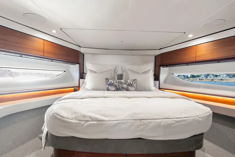 Slide: The Image of Princess F62 Stumped- Forward VIP Stateroom - 44