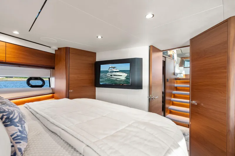 Slide: The Image of Princess F62 Stumped- Forward VIP Stateroom - 45