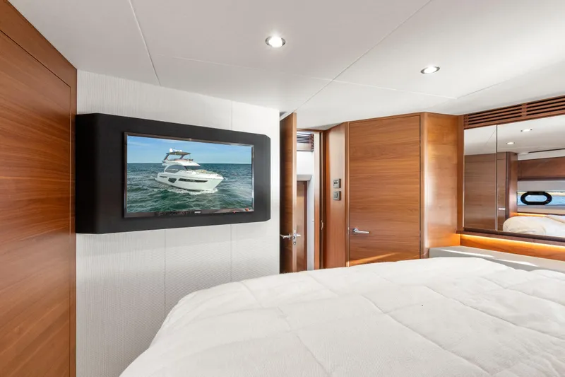 Slide: The Image of Princess F62 Stumped- Forward VIP Stateroom - 46
