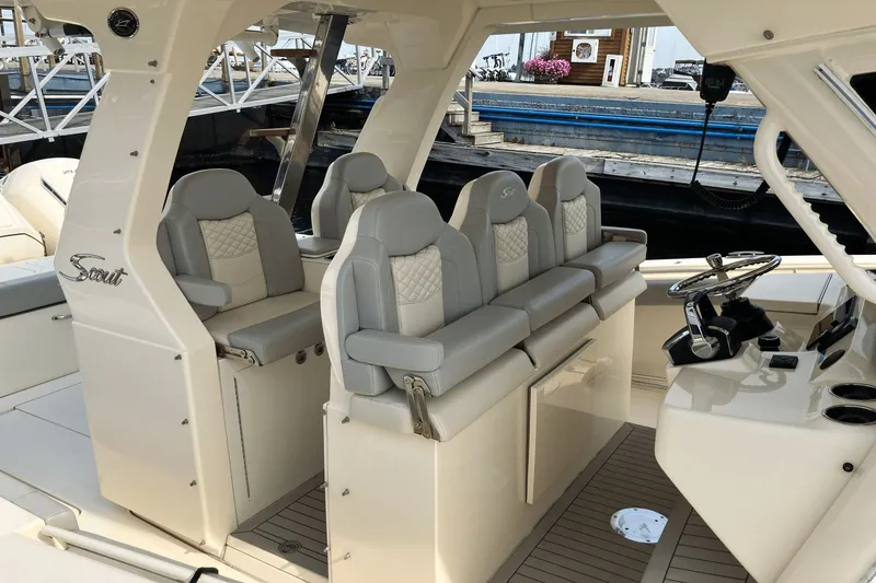 Slide: The Image of Scout 425 LXF 2024 - 10