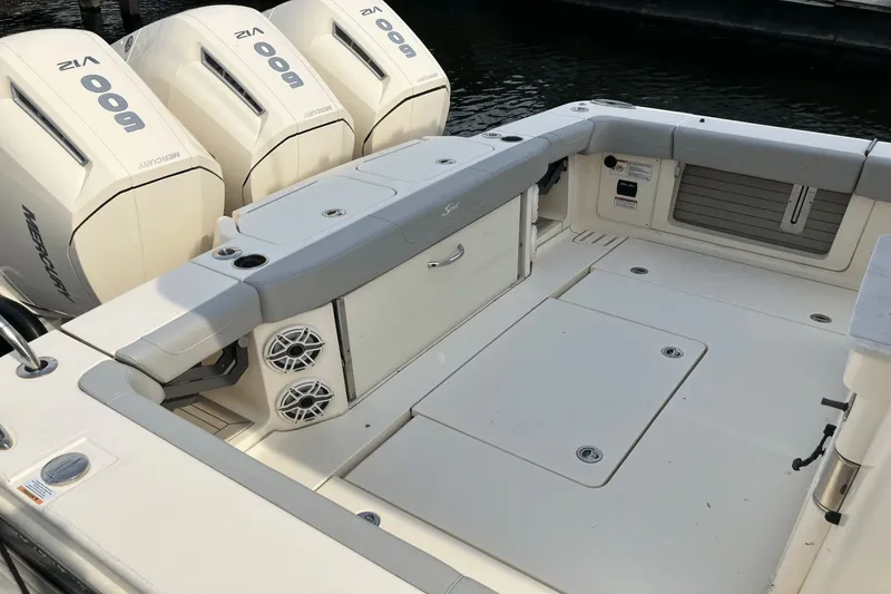 Slide: The Image of Scout 425 LXF 2024 - 11