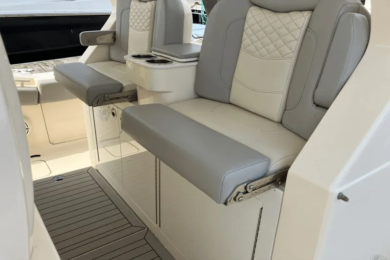 Slide: The Image of Scout 425 LXF 2024 - 17