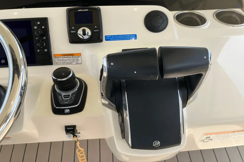 Slide: The Image of Scout 425 LXF 2024 - 18