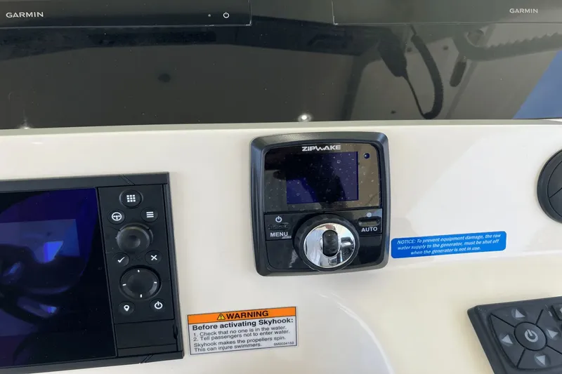 Slide: The Image of Scout 425 LXF 2024 - 19