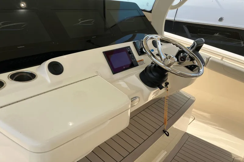 Slide: The Image of Scout 425 LXF 2024 - 20