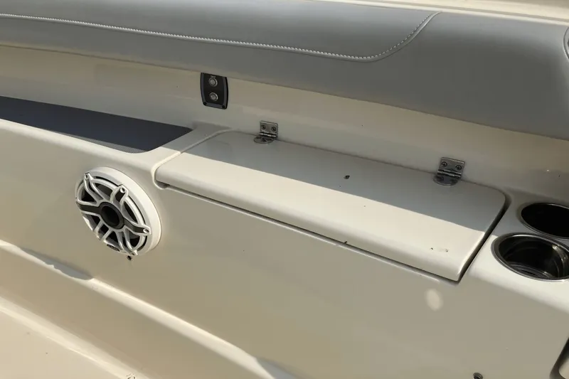 Slide: The Image of Scout 425 LXF 2024 - 27