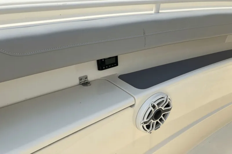 Slide: The Image of Scout 425 LXF 2024 - 31