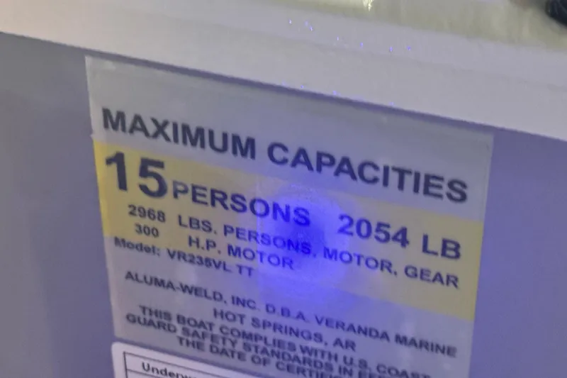 Slide: The Image of Maximum capacity label for Veranda Relax VR235VL 2026, accommodating 15 persons, 2054 lbs. - 8
