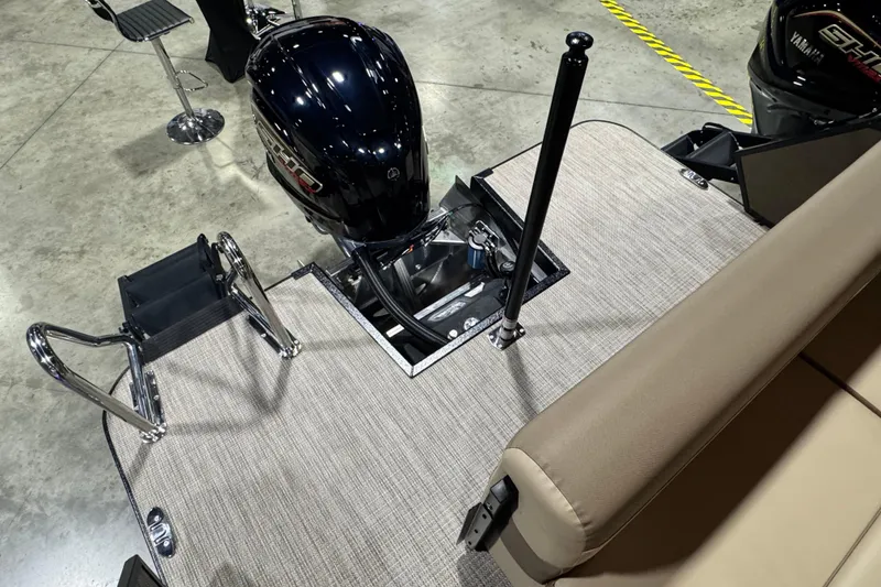 Slide: The Image of Veranda Relax VR265L 2026 boat with Yamaha outboard motor and swim ladder. - 11