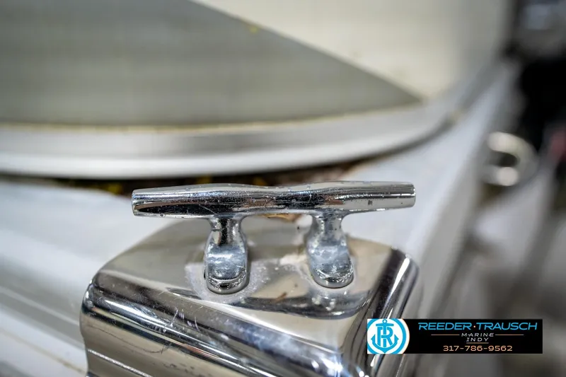 Slide: The Image of Close-up of a 2004 Bennington 185L boat cleat with Reeder-Trausch Marine logo. - 40