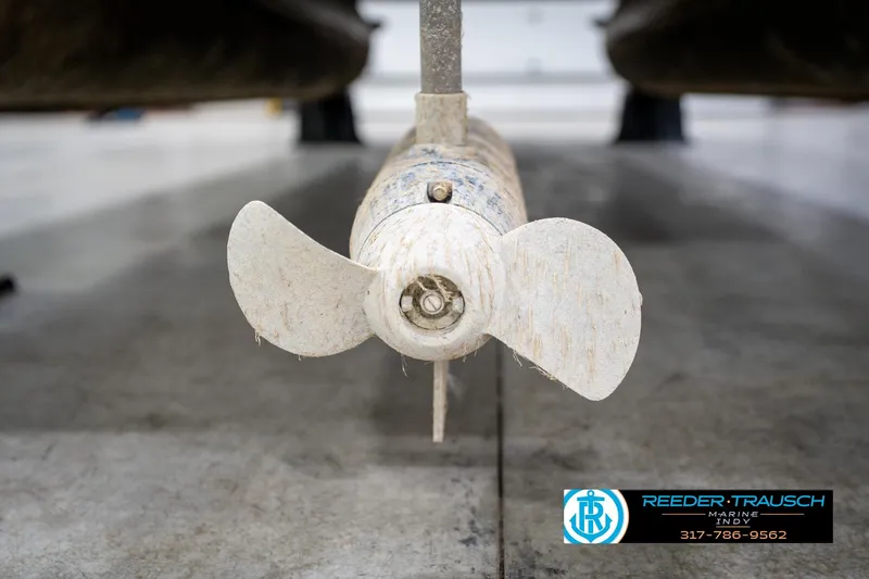 Slide: The Image of Propeller of a 2004 Bennington 185L boat in a marine workshop. - 44