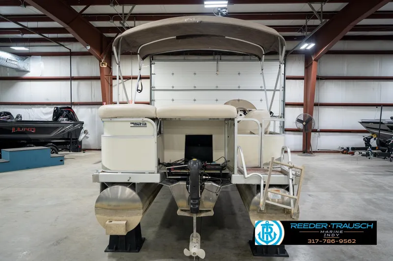 Slide: The Image of 2004 Bennington 185L pontoon boat in indoor storage facility. - 8