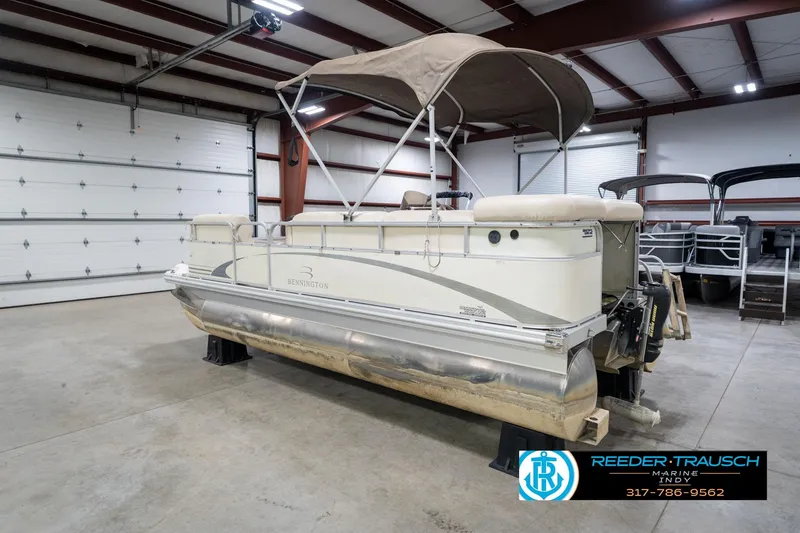 Slide: The Image of 2004 Bennington 185L pontoon boat in indoor storage facility. - 9
