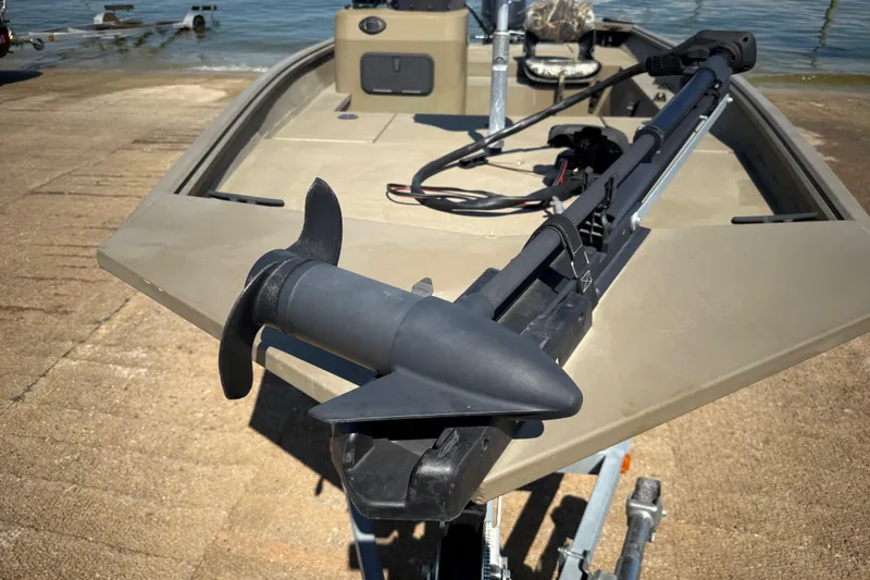 Slide: The Image of Close-up of Minn Kota Edge trolling motor control on 2020 G3 Gator Tough 17 SC boat. - 22