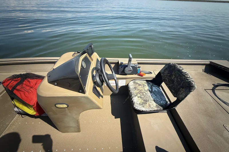 Slide: The Image of 2020 G3 Gator Tough 17 SC boat interior with camo seats and Yamaha motor. - 29