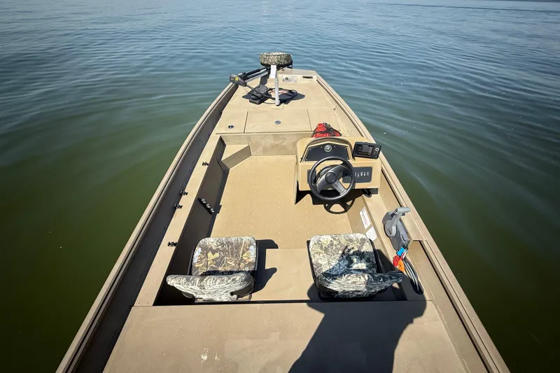 Slide: The Image of 2020 G3 Gator Tough 17 SC boat with Yamaha four-stroke engine on a calm lake. - 31