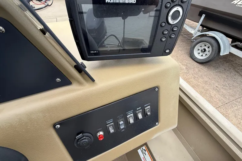 Slide: The Image of Fishfinder display on 2020 G3 Gator Tough 17 SC boat, showing depth and temperature. - 40