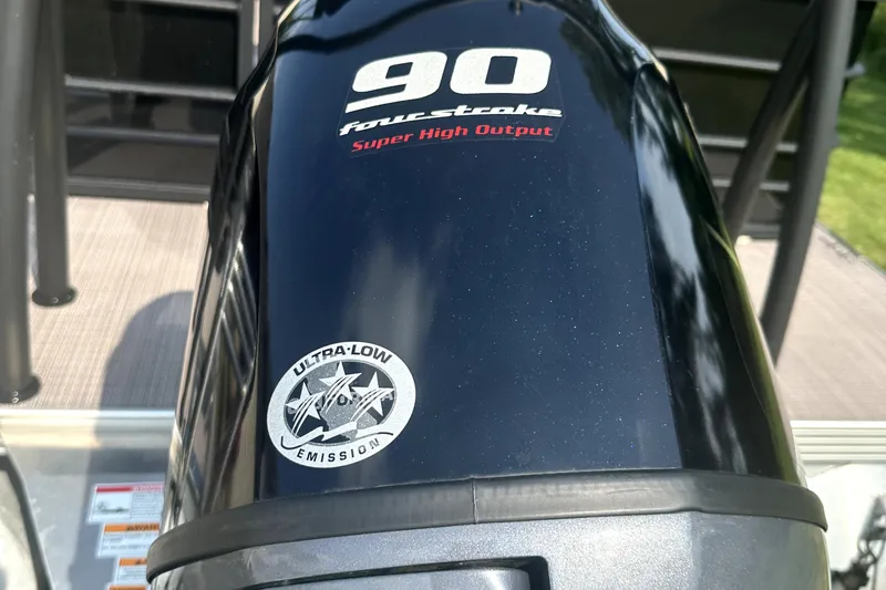 Slide: The Image of Outboard motor on 2021 Veranda Vista 22RC, featuring 90 horsepower and ultra-low emissions. - 33