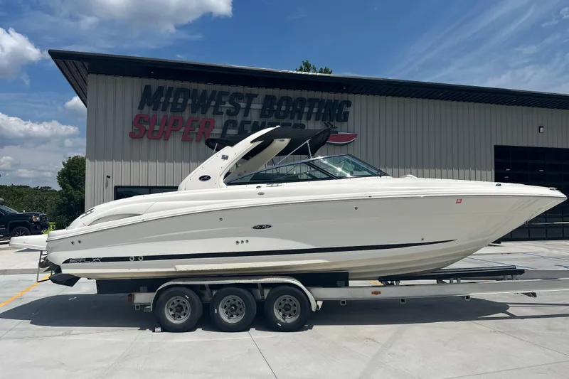 Slide: The Image of 2005 Sea Ray 290 SLX boat on trailer at Midwest Boating Super Center. - 4