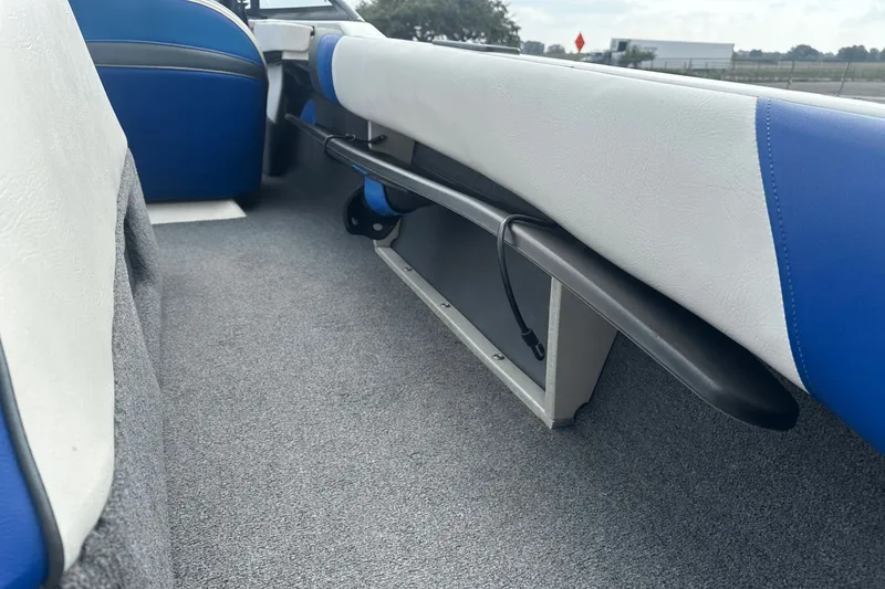 Slide: The Image of Malibu Sportster 1998 - 8