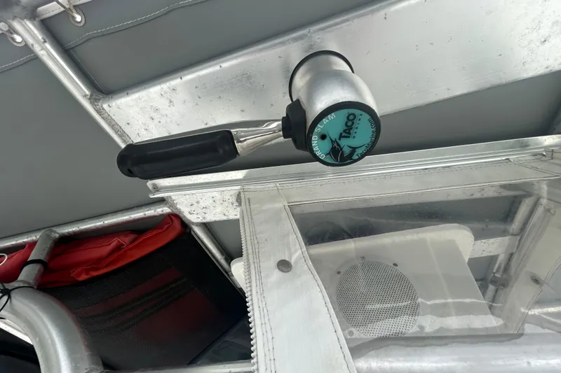 Slide: The Image of Taco Marine Grand Slam handle on 2006 Sailfish 2660 CC boat. - 11