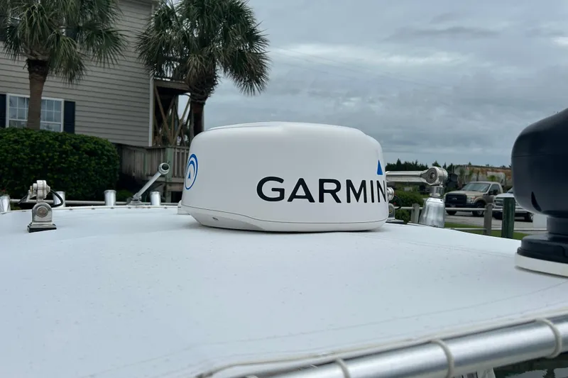 Slide: The Image of Garmin radar on 2006 Sailfish 2660 CC boat, with cloudy sky background. - 12