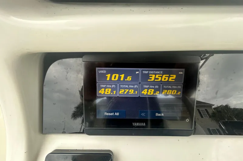 Slide: The Image of Yamaha display on 2006 Sailfish 2660 CC showing fuel usage and trip distance. - 24