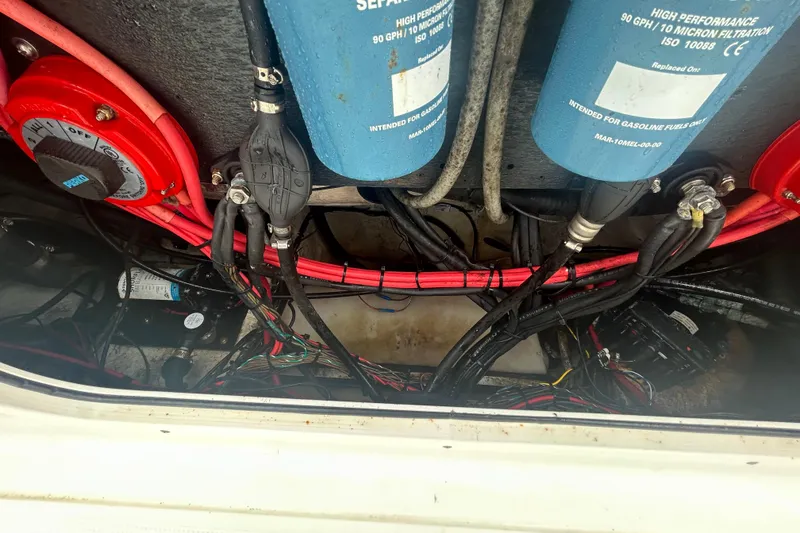 Slide: The Image of 2006 Sailfish 2660 CC boat wiring and filtration system close-up. - 32