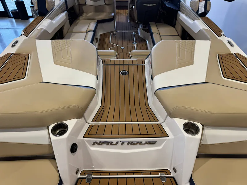 Slide: The Image of Nautique Super Air Nautique G23 2022 - 10